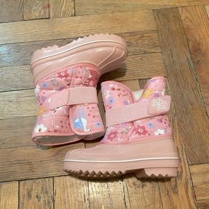 Toddler snow boots from The Children’s Place